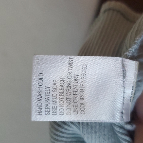 Boston Proper sz 10 100% cotton gray button down with stretch side panels - Picture 13 of 13